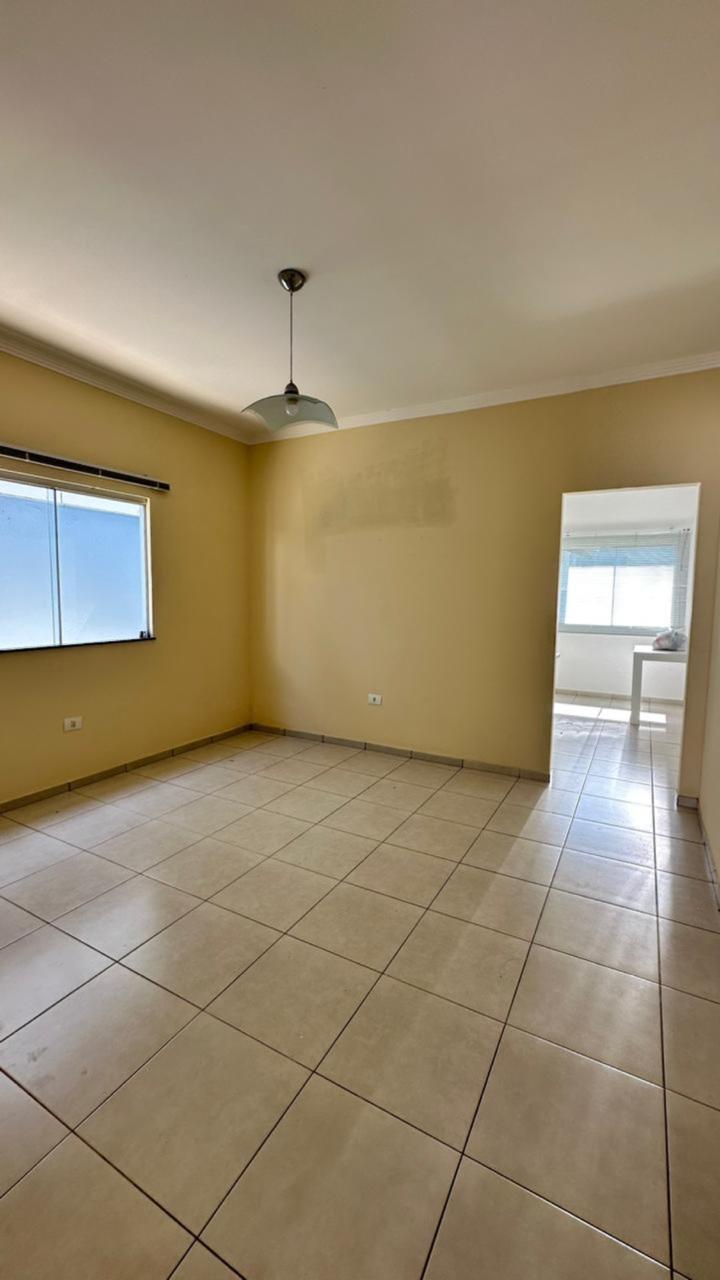 Vende casa ampla no bairro Colonial