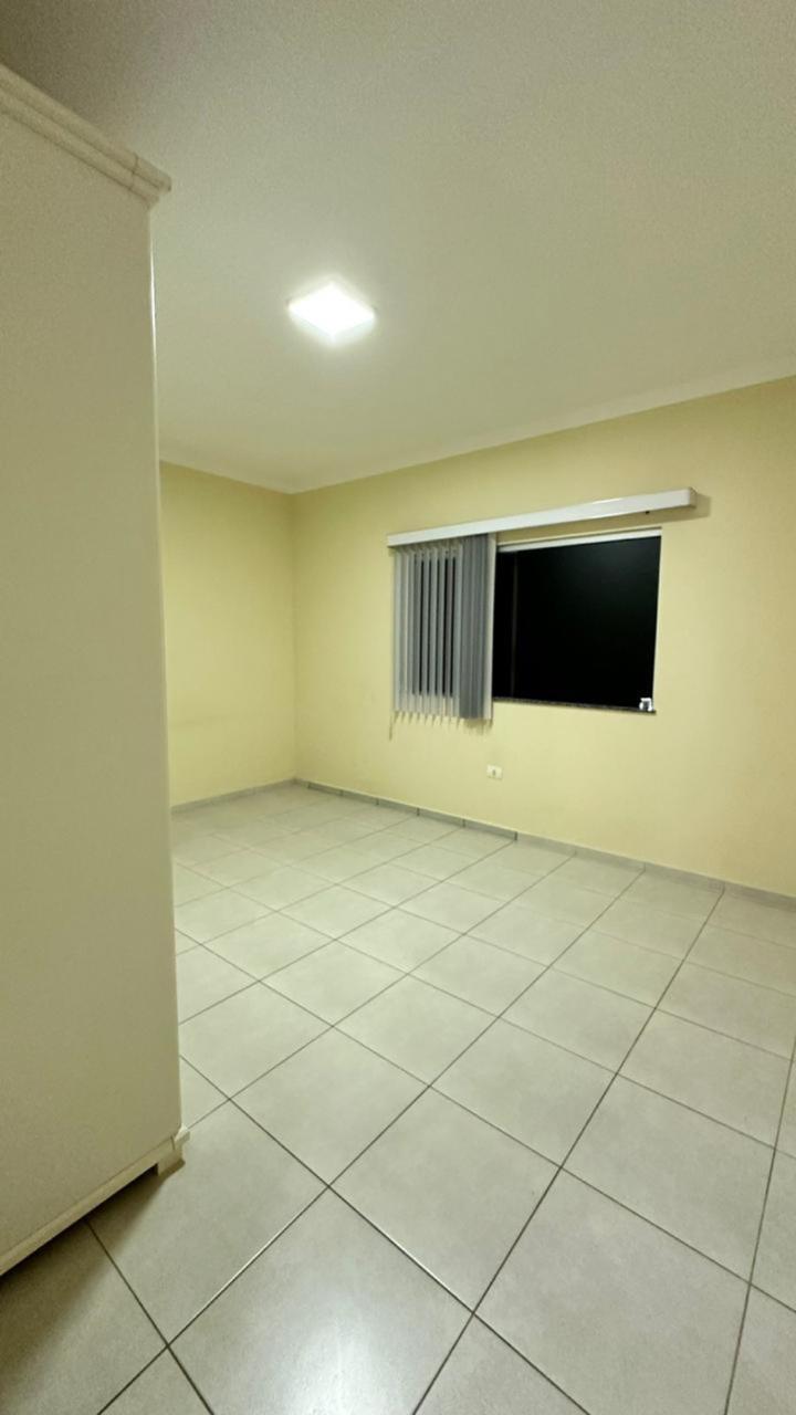 Vende casa ampla no bairro Colonial