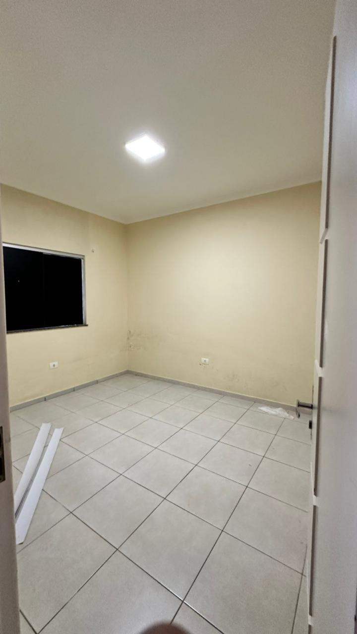 Vende casa ampla no bairro Colonial