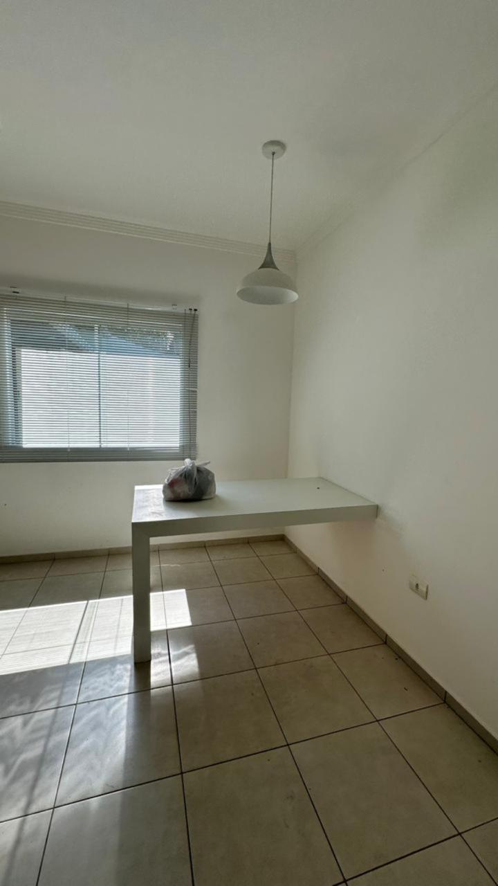 Vende casa ampla no bairro Colonial
