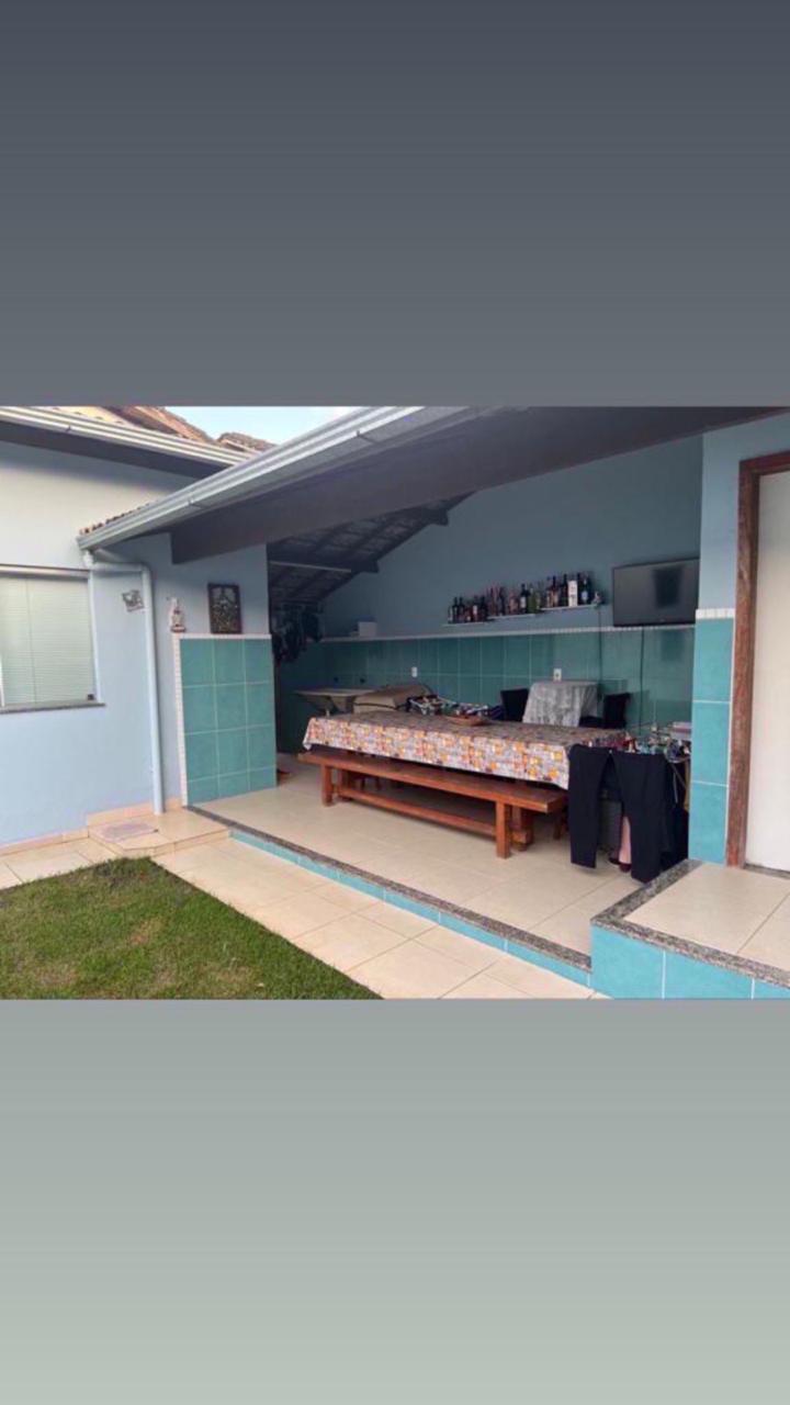 Vende casa ampla no bairro Colonial