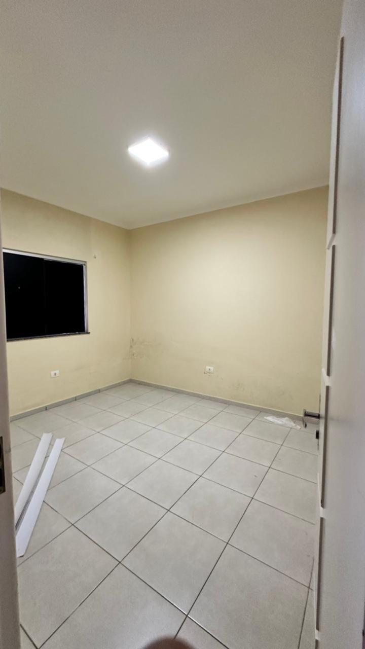 Vende casa ampla no bairro Colonial