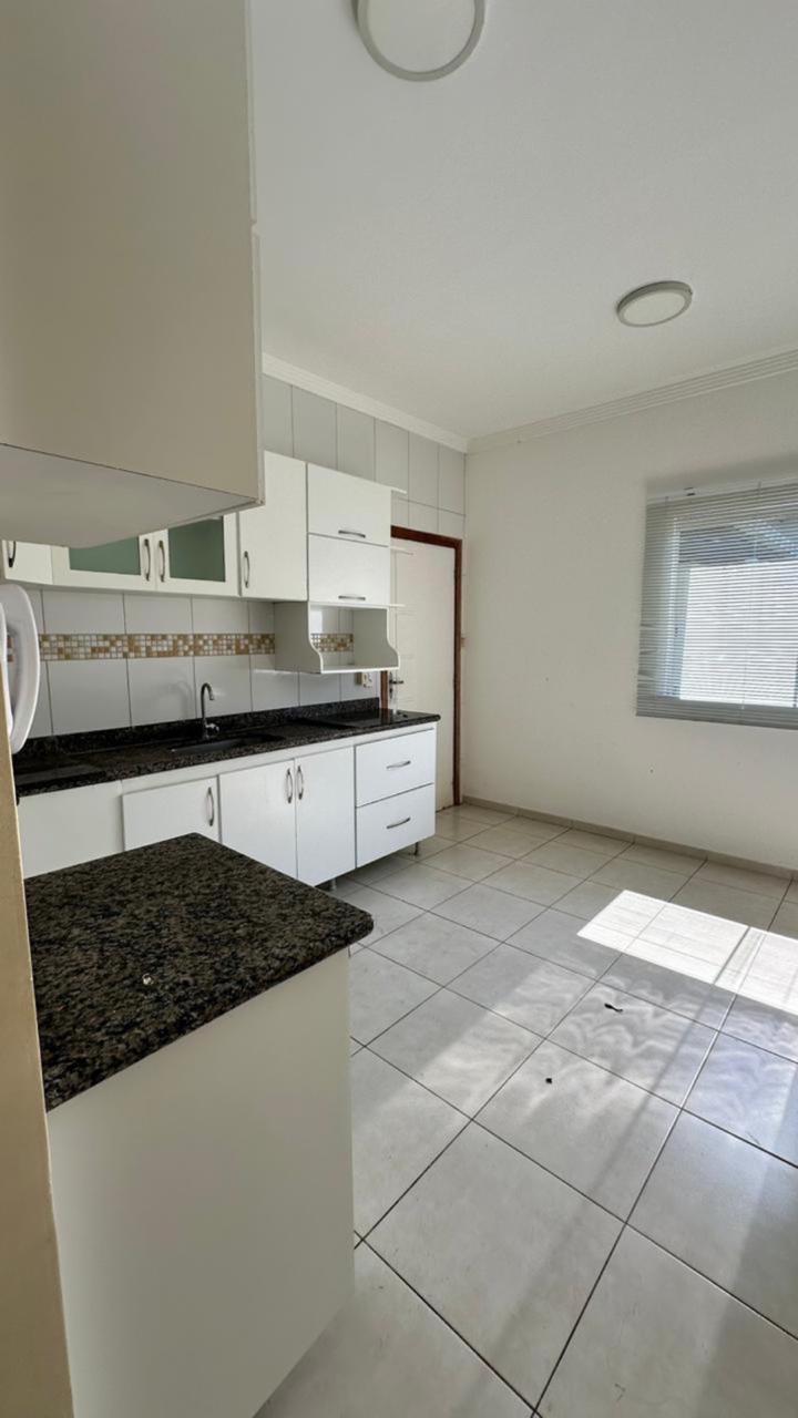 Vende casa ampla no bairro Colonial