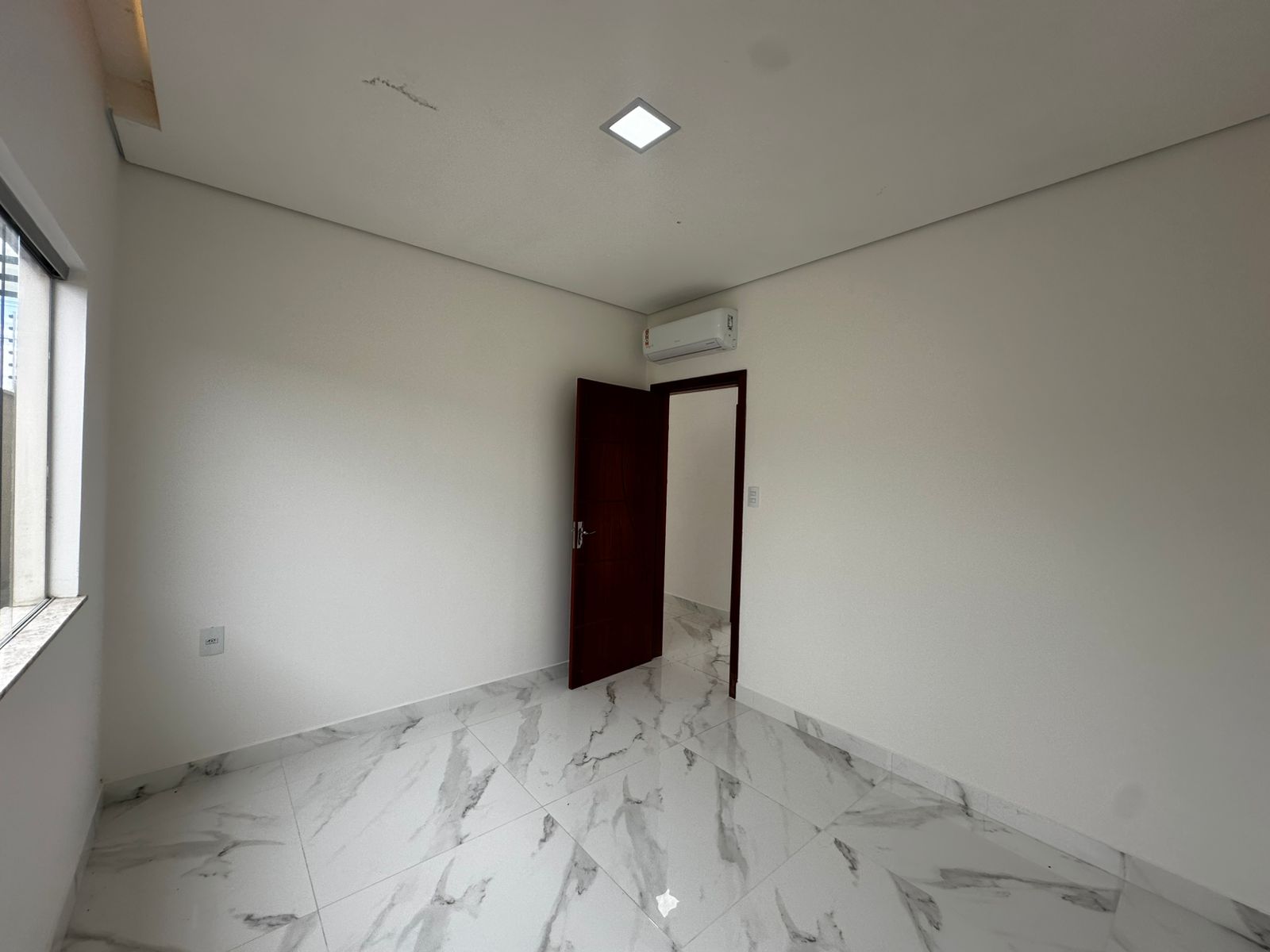 Aluga Casa de Alto Padrão no Jardim América I (Totalmente Térrea)