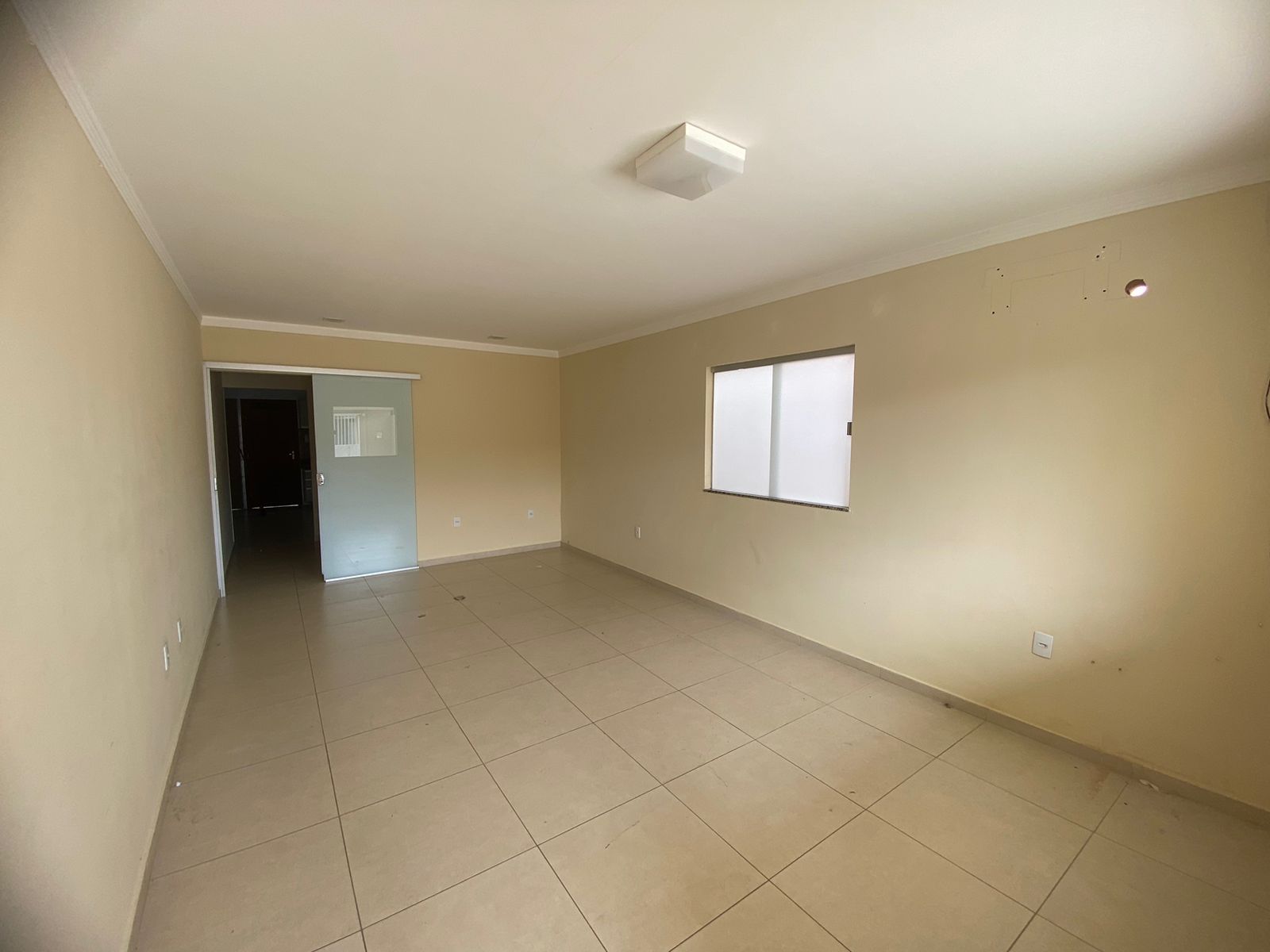 Aluga Duplex Amplo no Bairro Antares