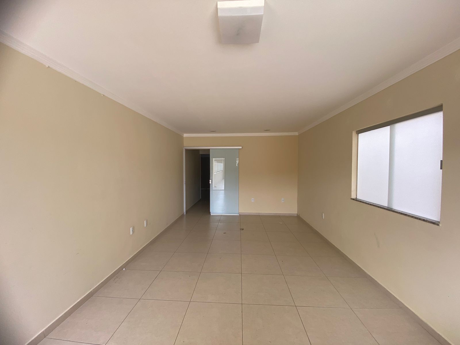 Aluga Duplex Amplo no Bairro Antares