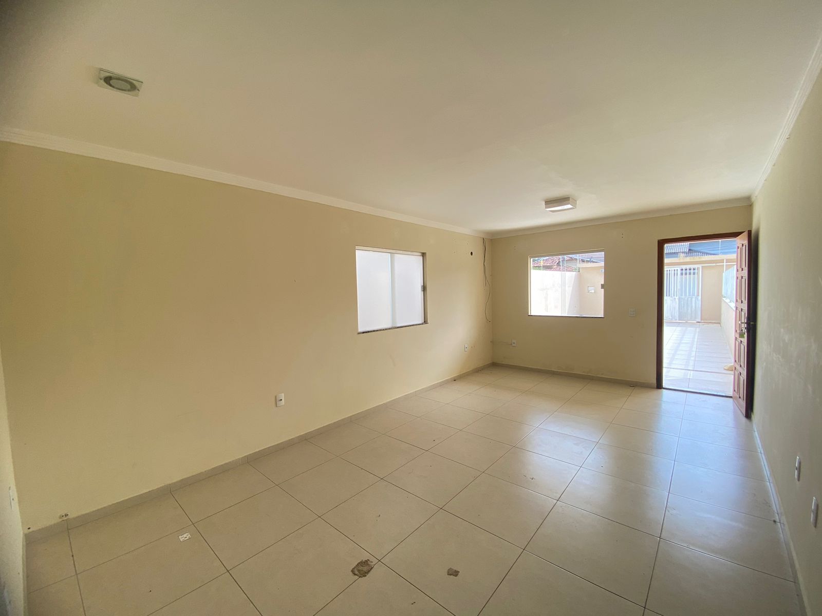 Aluga Duplex Amplo no Bairro Antares