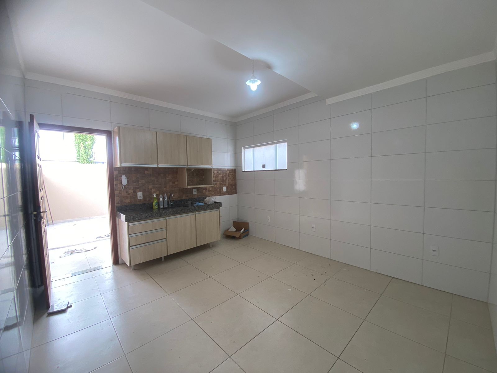 Aluga Duplex Amplo no Bairro Antares