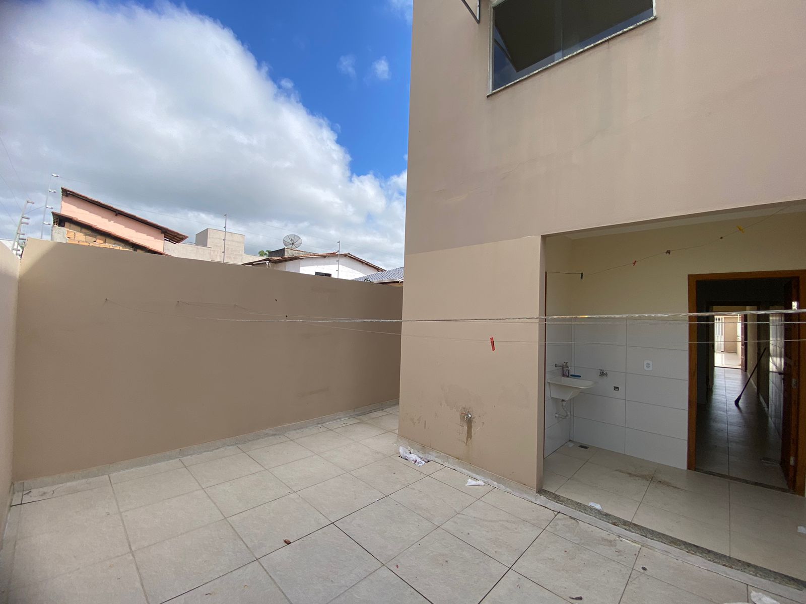 Aluga Duplex Amplo no Bairro Antares
