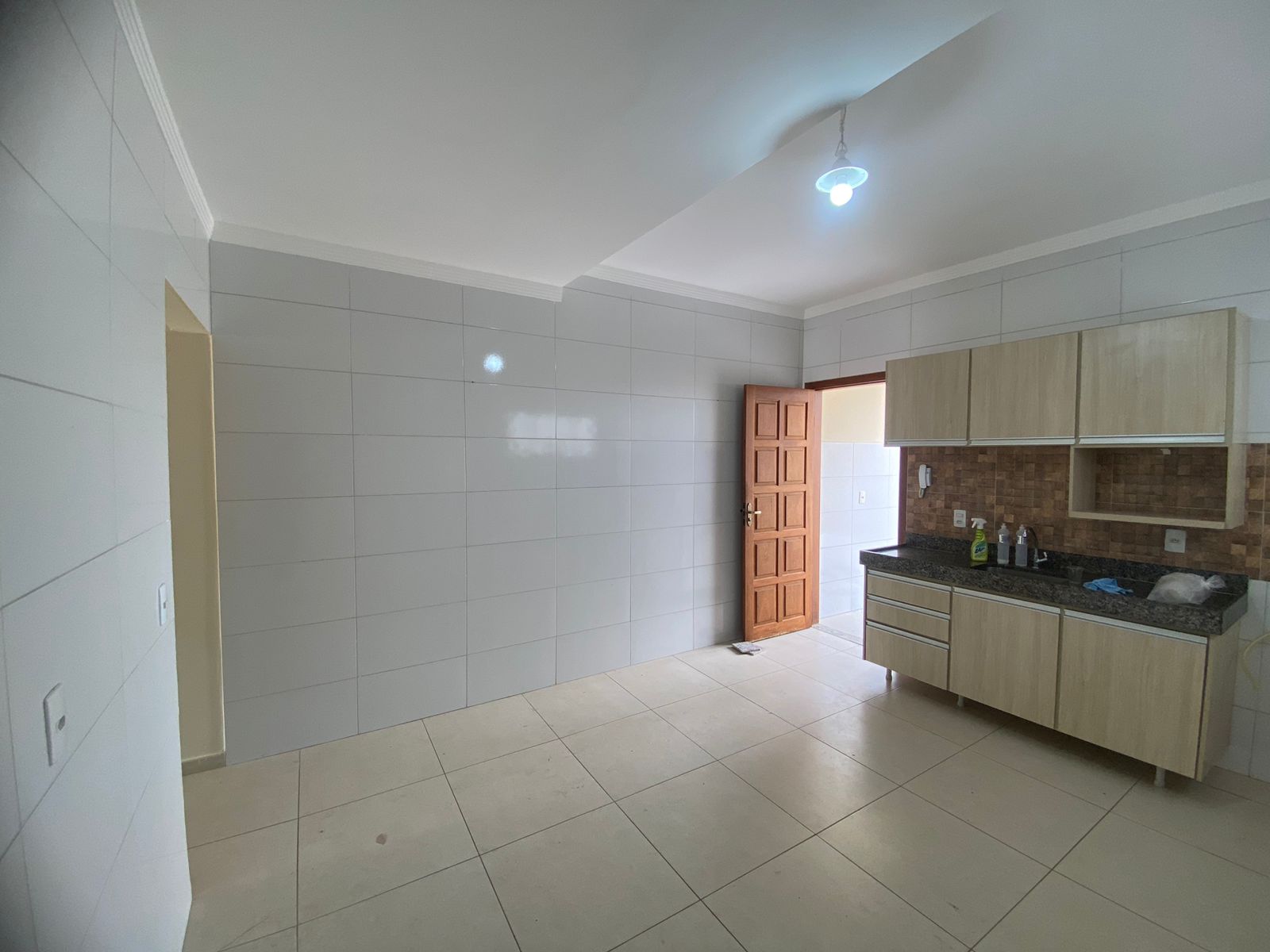 Aluga Duplex Amplo no Bairro Antares