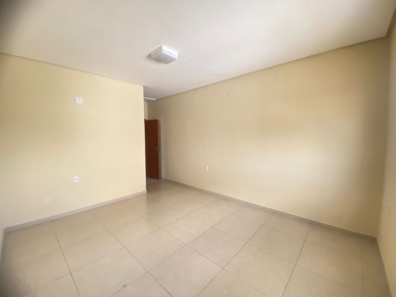 Aluga Duplex Amplo no Bairro Antares