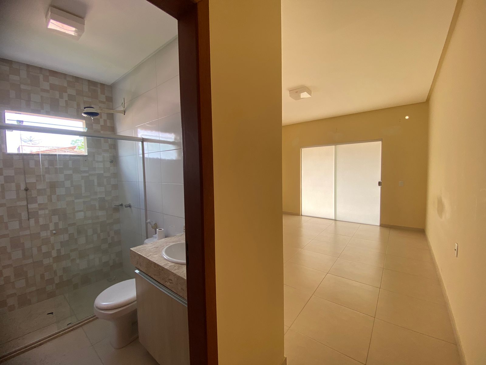 Aluga Duplex Amplo no Bairro Antares