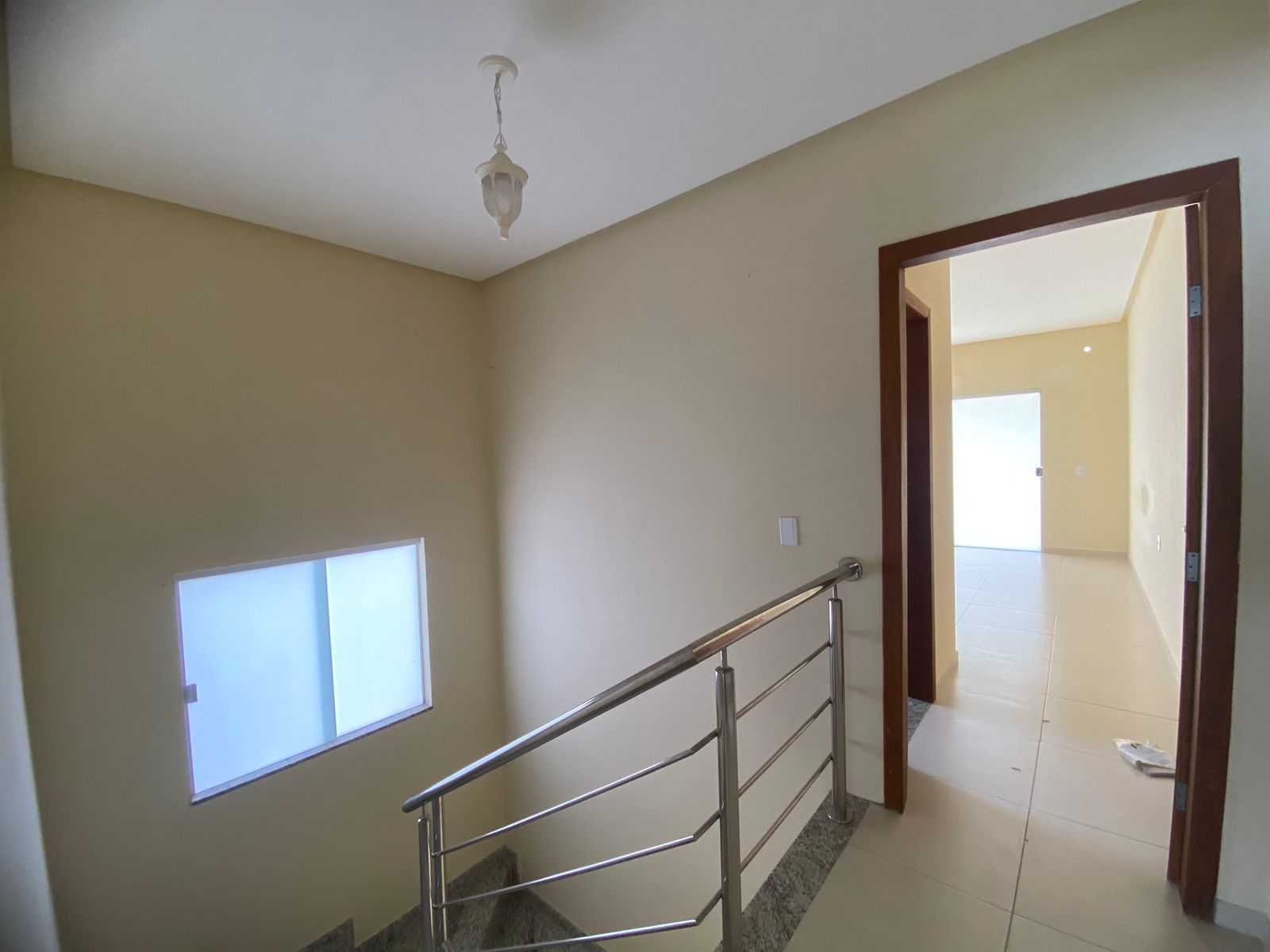 Aluga Duplex Amplo no Bairro Antares