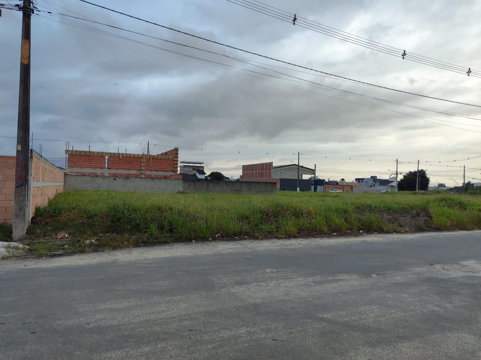Vende Dois Terrenos Juntos - Bairro Jardim América I