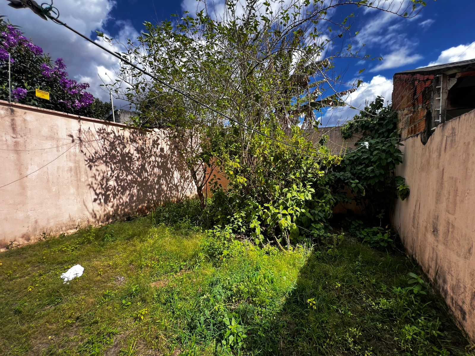 Vende bela casa no bairro Santa Isabel