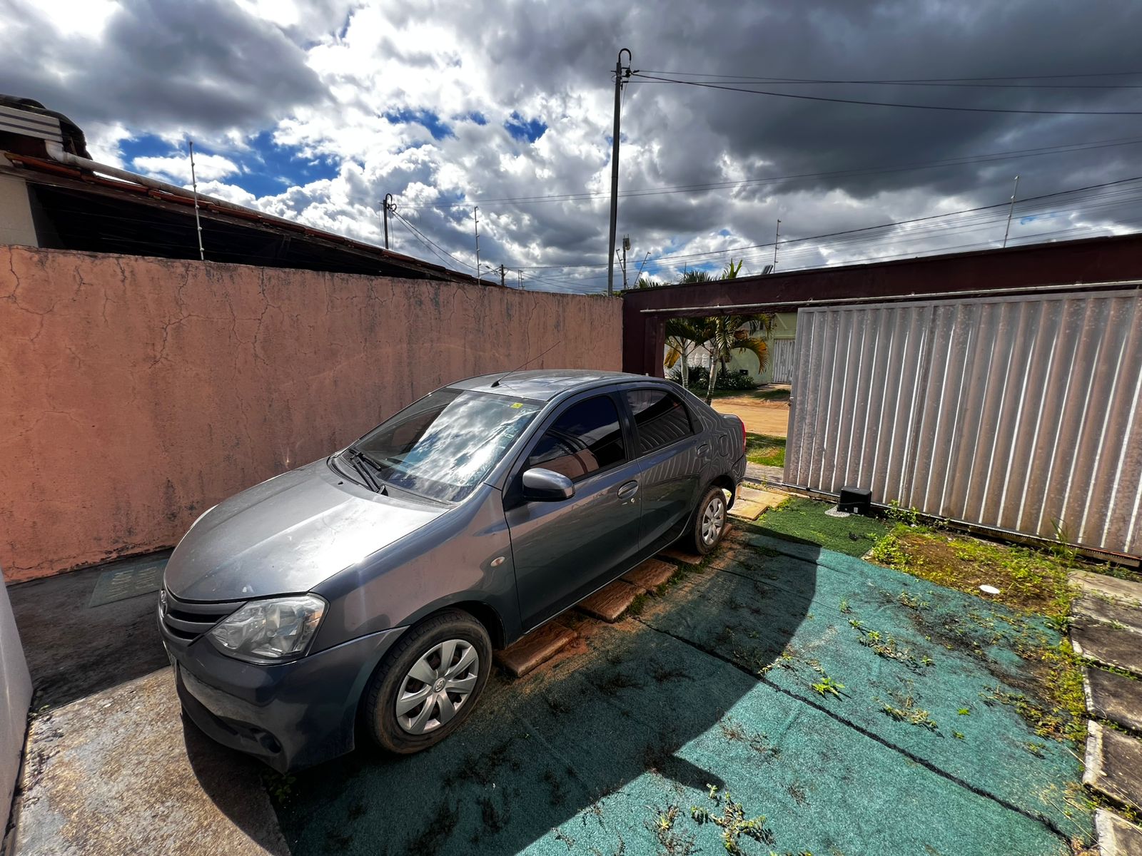 Vende bela casa no bairro Santa Isabel