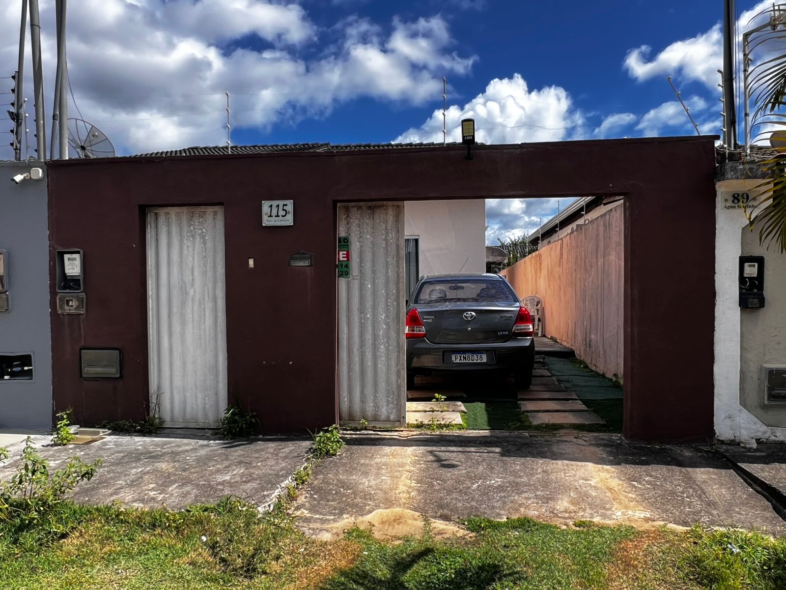 Vende bela casa no bairro Santa Isabel