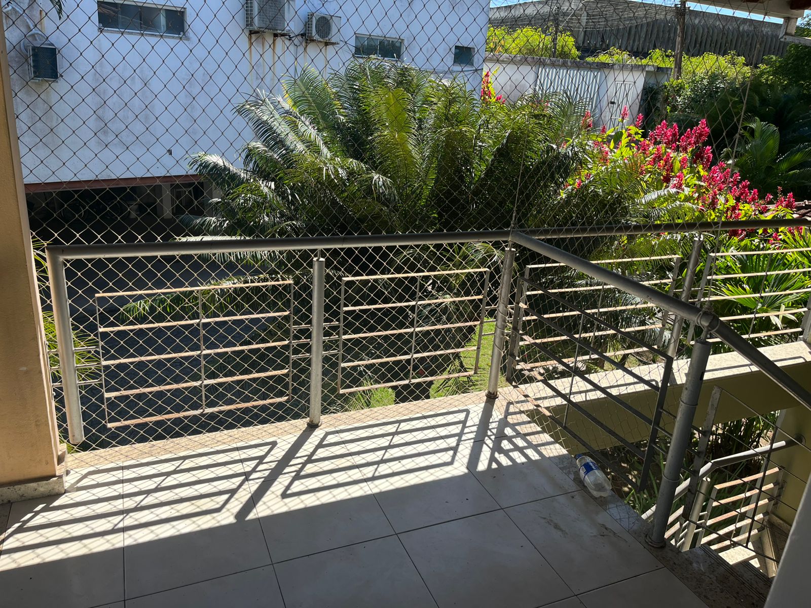 Aluga Apartamento em Condomínio no Centro