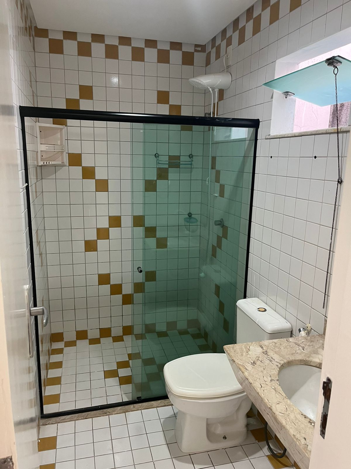 Aluga Apartamento em Condomínio no Centro