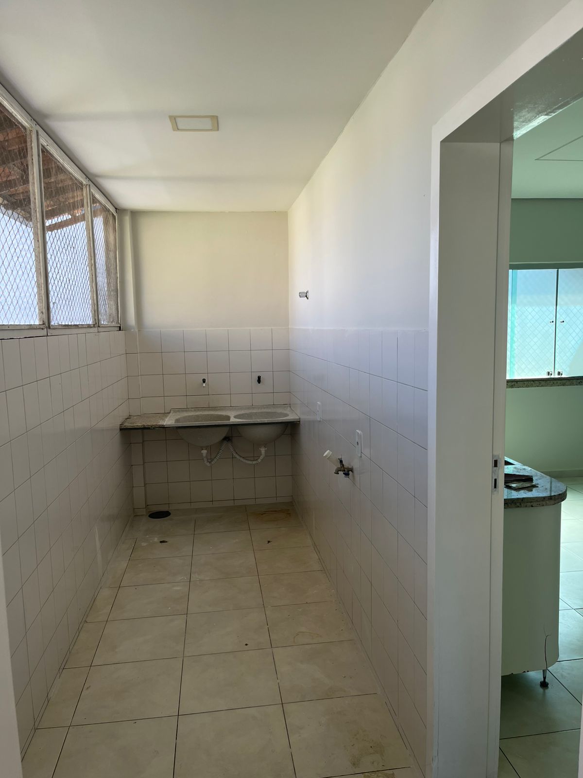 Aluga Apartamento em Condomínio no Centro