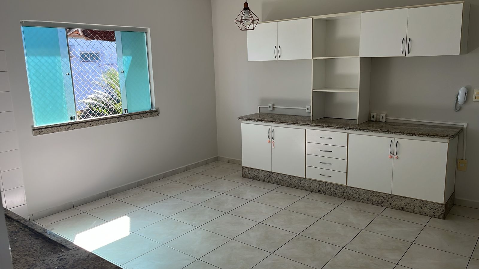 Aluga Apartamento em Condomínio no Centro