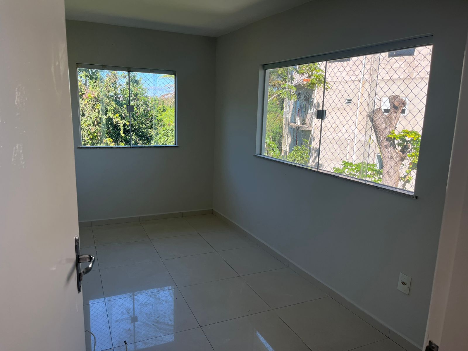 Aluga Apartamento em Condomínio no Centro