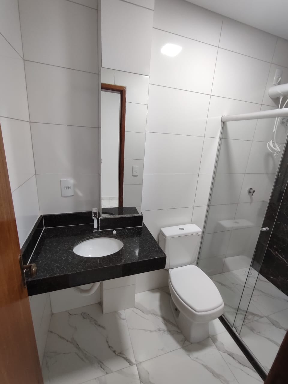 Aluga Apartamento Novo de 1/4 na Av. Porto Seguro (1°Andar)