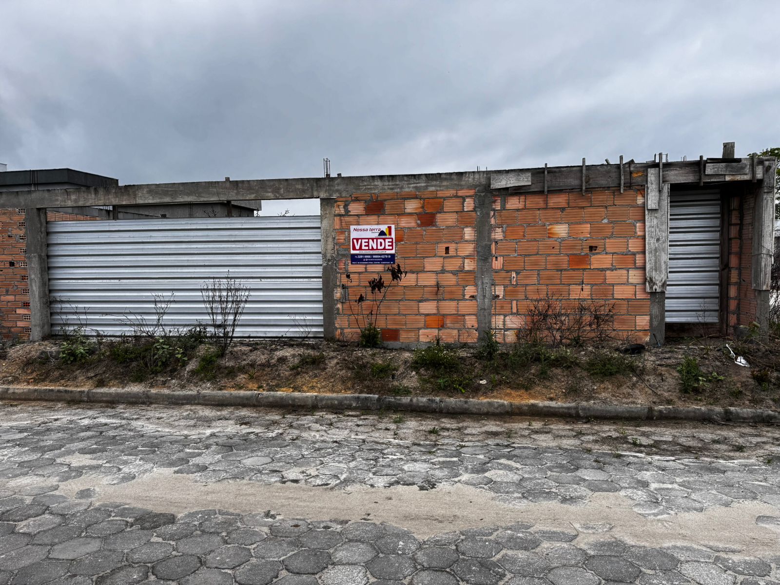 Vende terreno murado no Parque das Flores