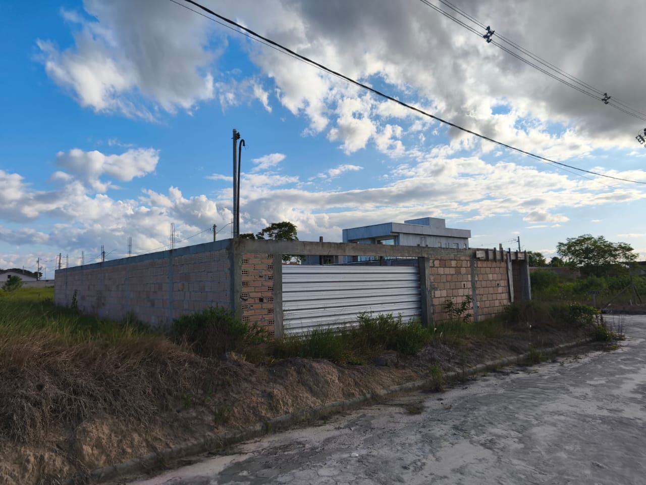 Vende terreno murado no Parque das Flores