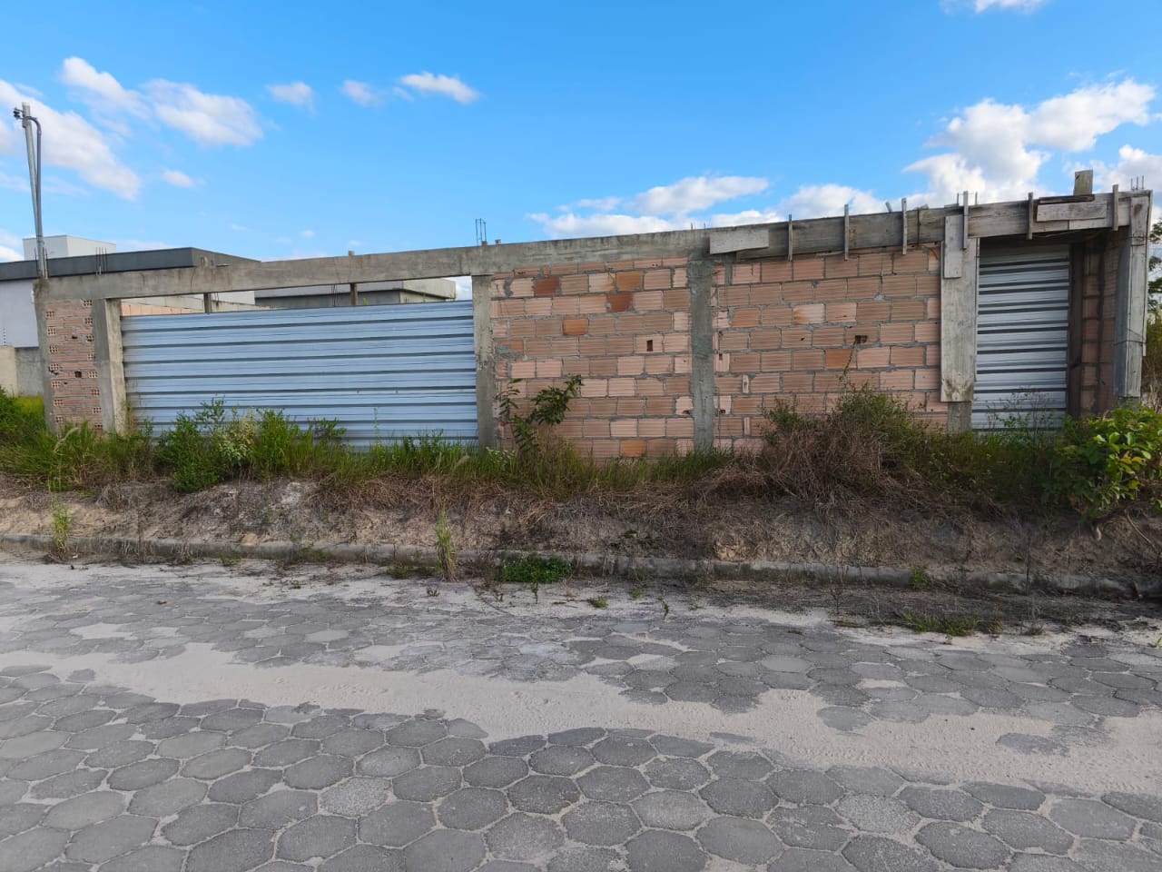 Vende terreno murado no Parque das Flores