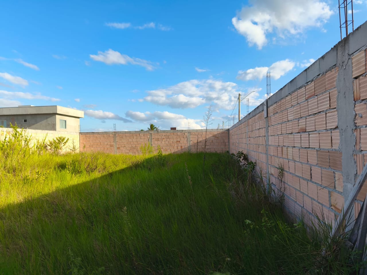 Vende terreno murado no Parque das Flores
