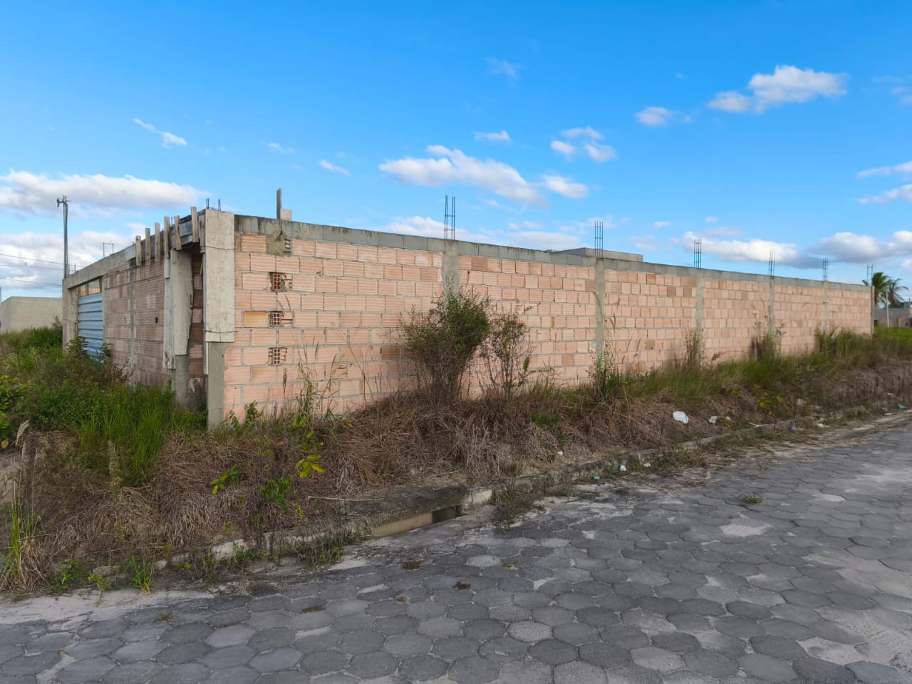 Vende terreno murado no Parque das Flores