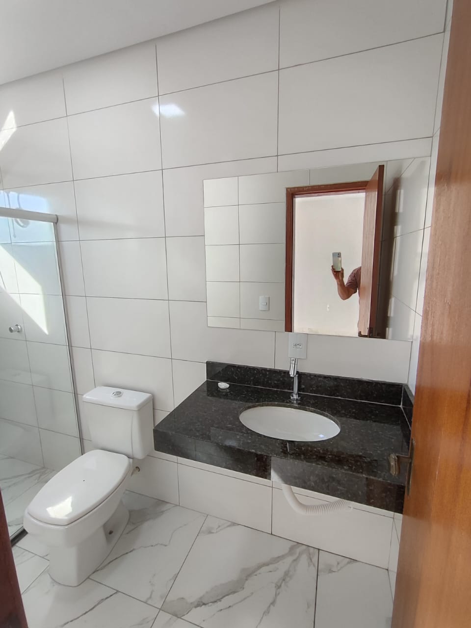 Aluga Apartamento Novo de 2/4 na Av. Porto Seguro (2°Andar)