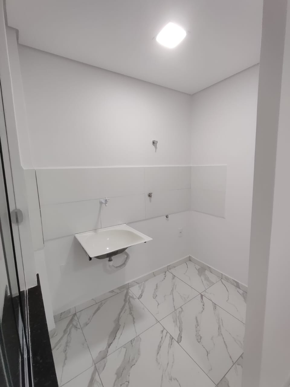 Aluga Apartamento Novo de 2/4 na Av. Porto Seguro (2°Andar)