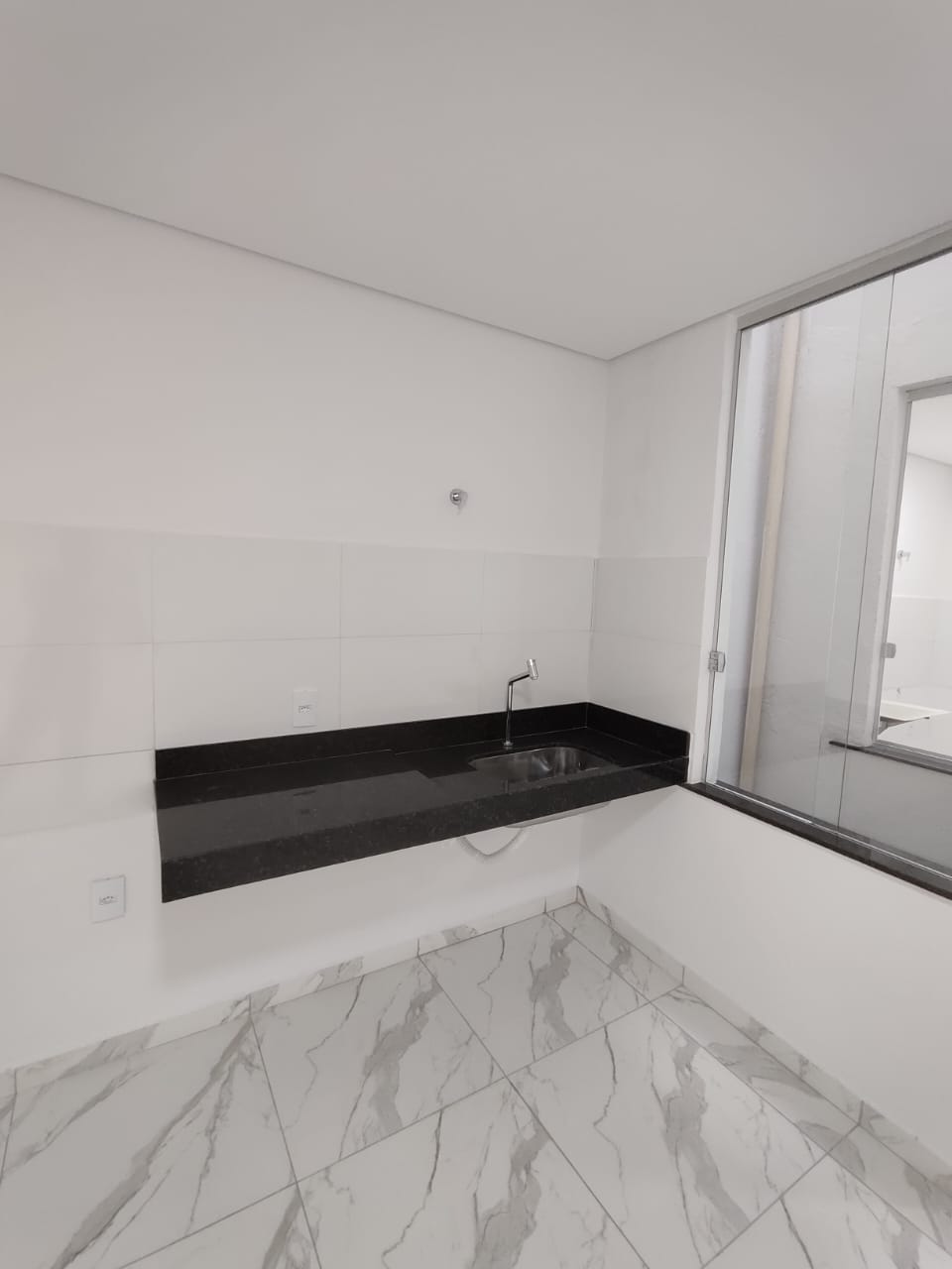 Aluga Apartamento Novo de 2/4 na Av. Porto Seguro (2°Andar)