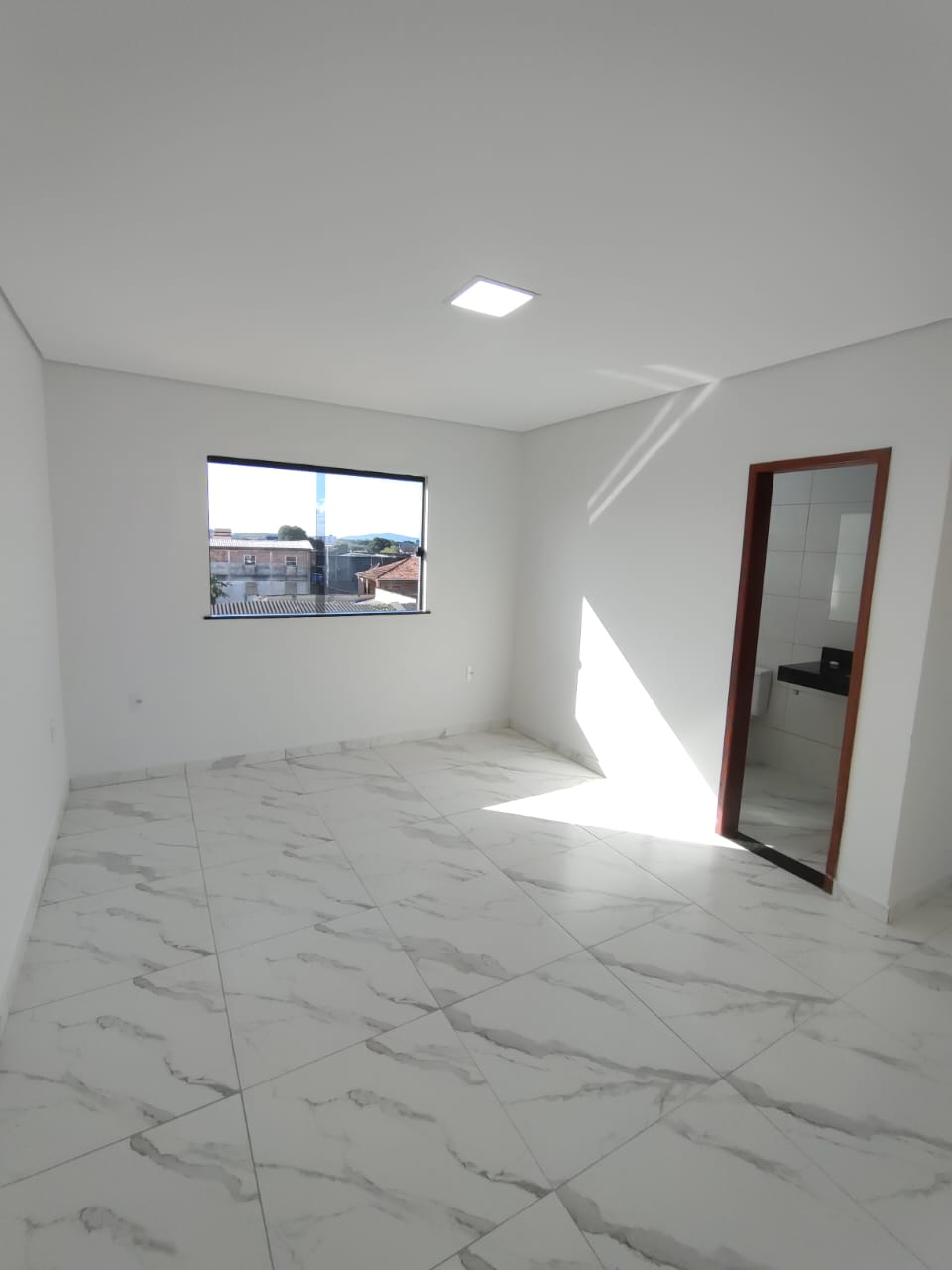Aluga Apartamento Novo de 2/4 na Av. Porto Seguro (2°Andar)
