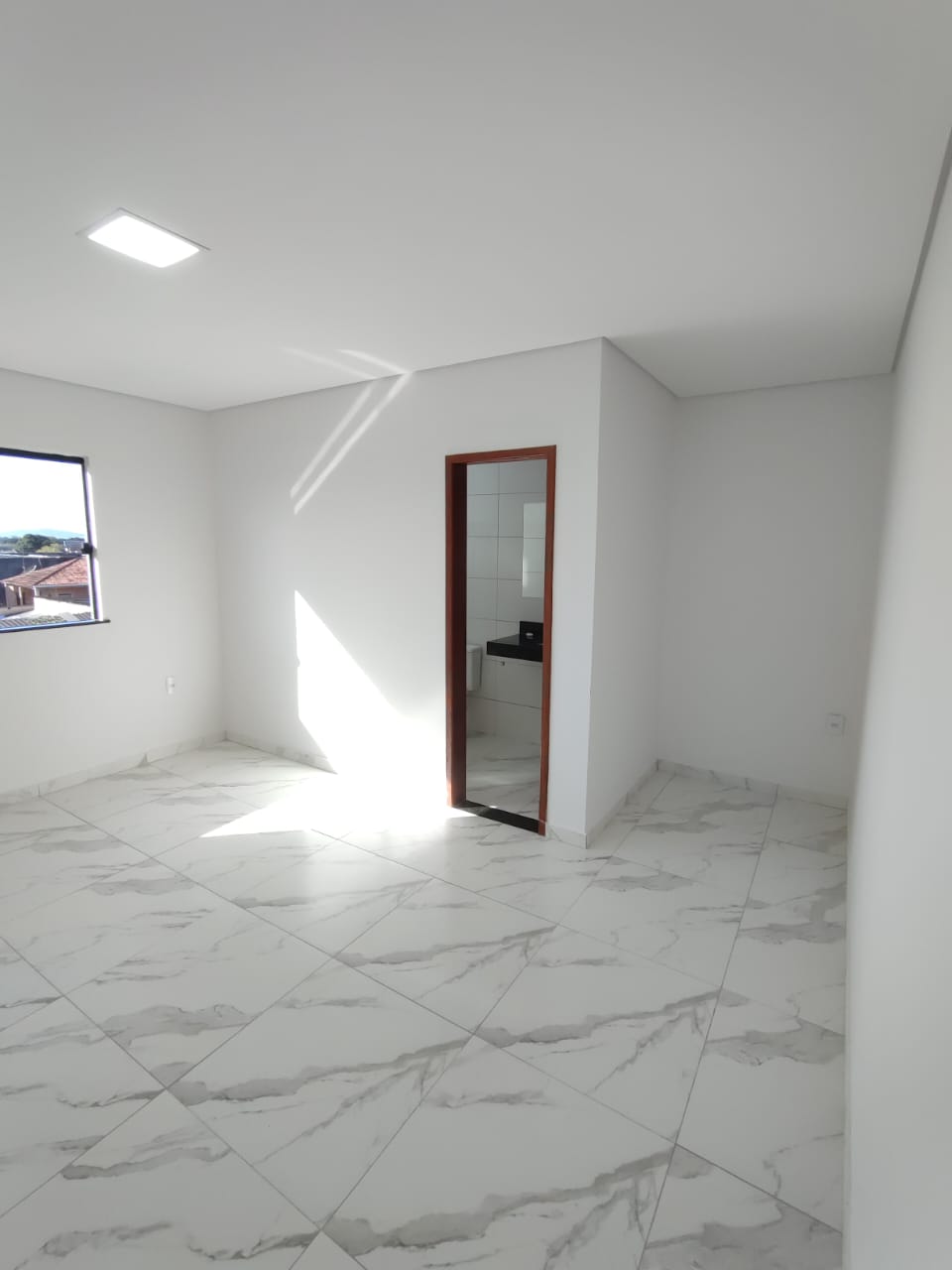 Aluga Apartamento Novo de 2/4 na Av. Porto Seguro (2°Andar)