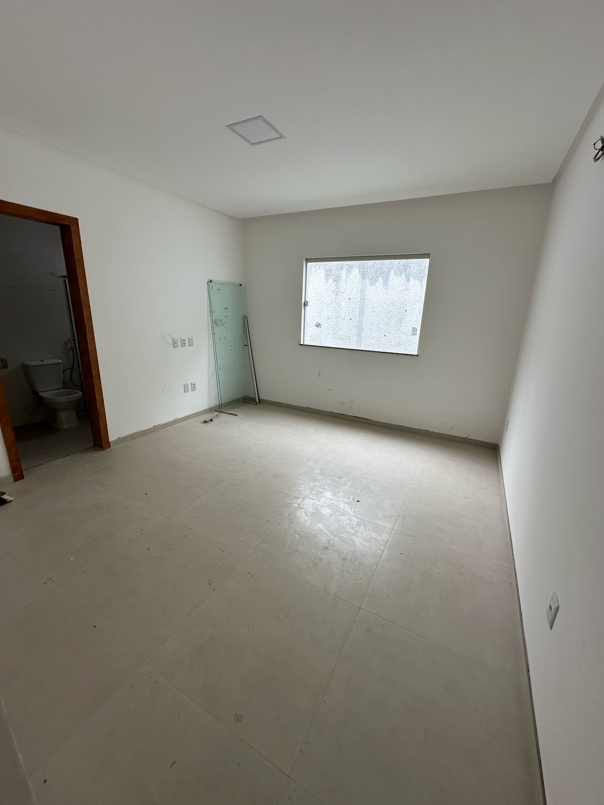 Vende Casa com Laje no Santa Isabel