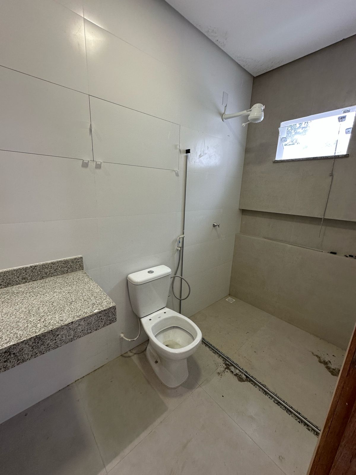 Vende Casa com Laje no Santa Isabel