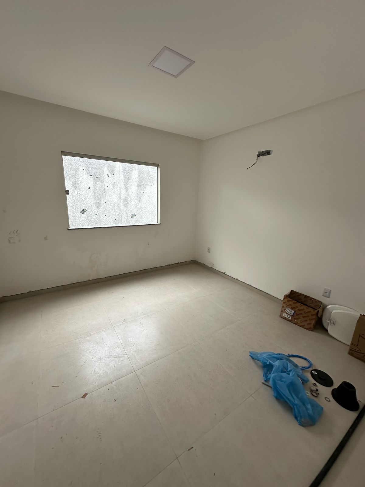 Vende Casa com Laje no Santa Isabel