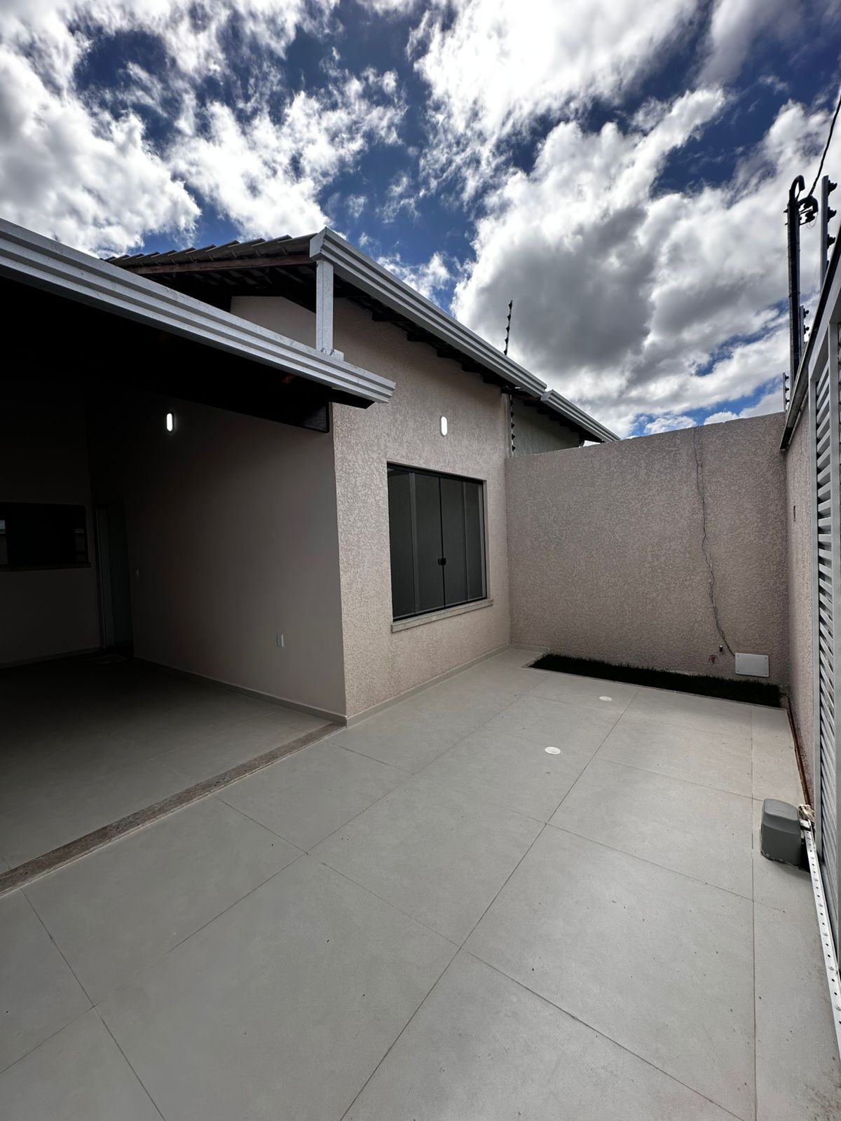Vende Casa Com Acabamento Premium  Bairro Dinah Borges