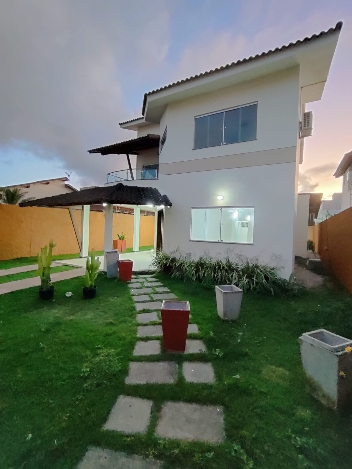 Aluga Casa Ampla com área gourmet no bairro Colonial