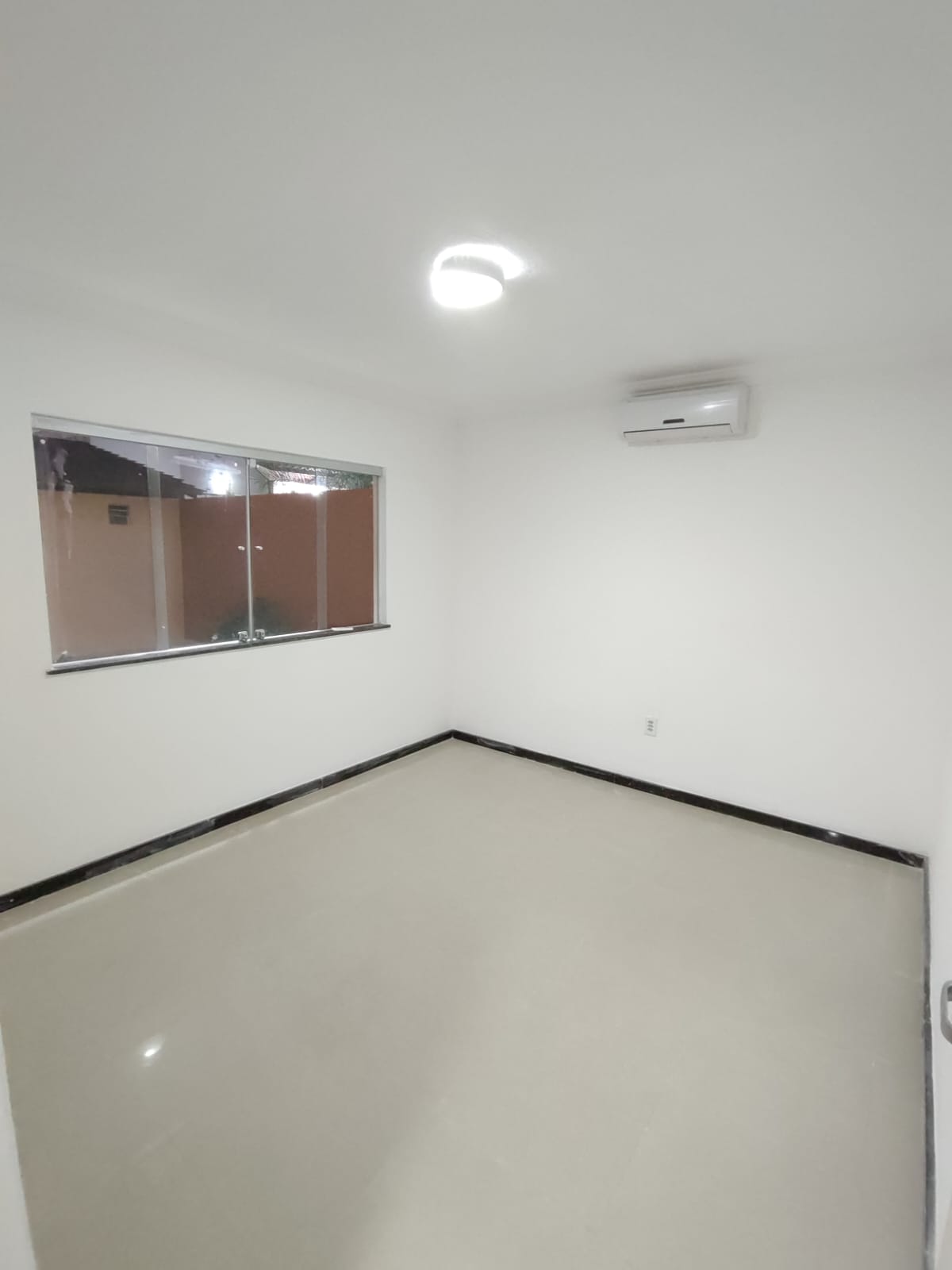 Aluga Casa Ampla com área gourmet no bairro Colonial
