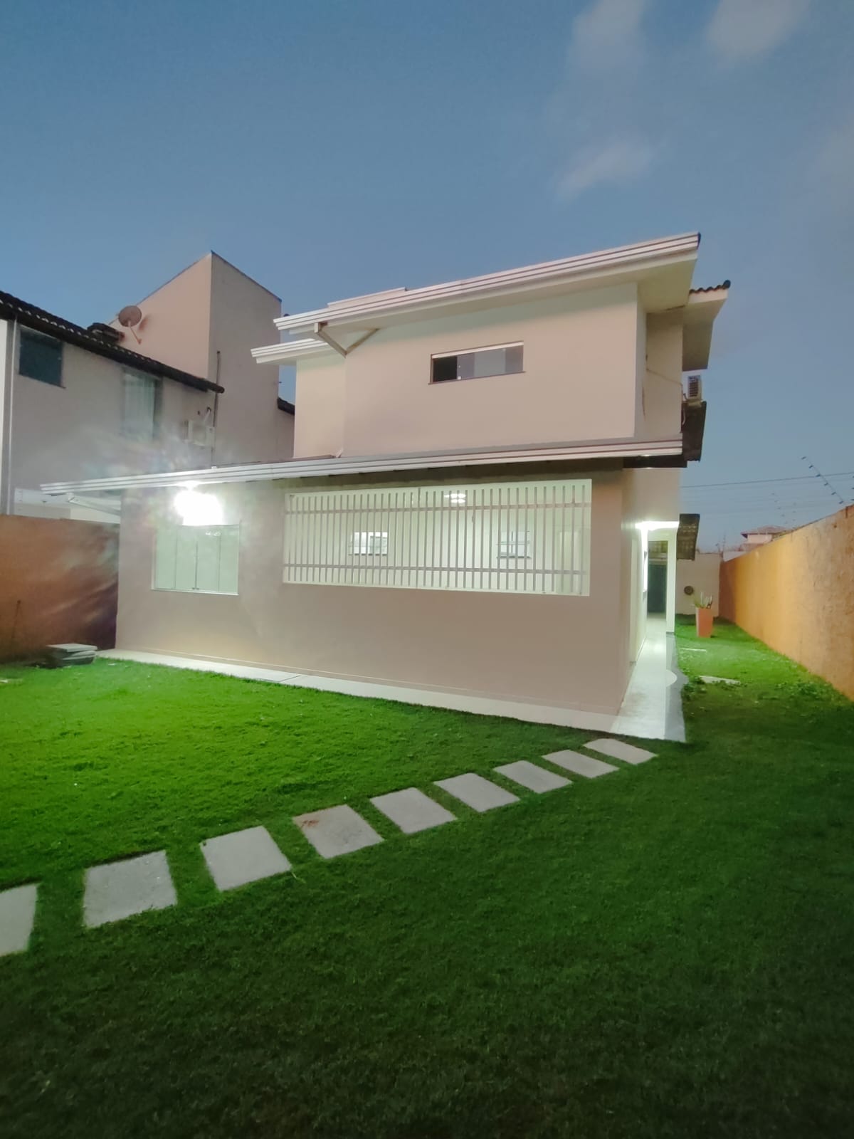 Aluga Casa Ampla com área gourmet no bairro Colonial