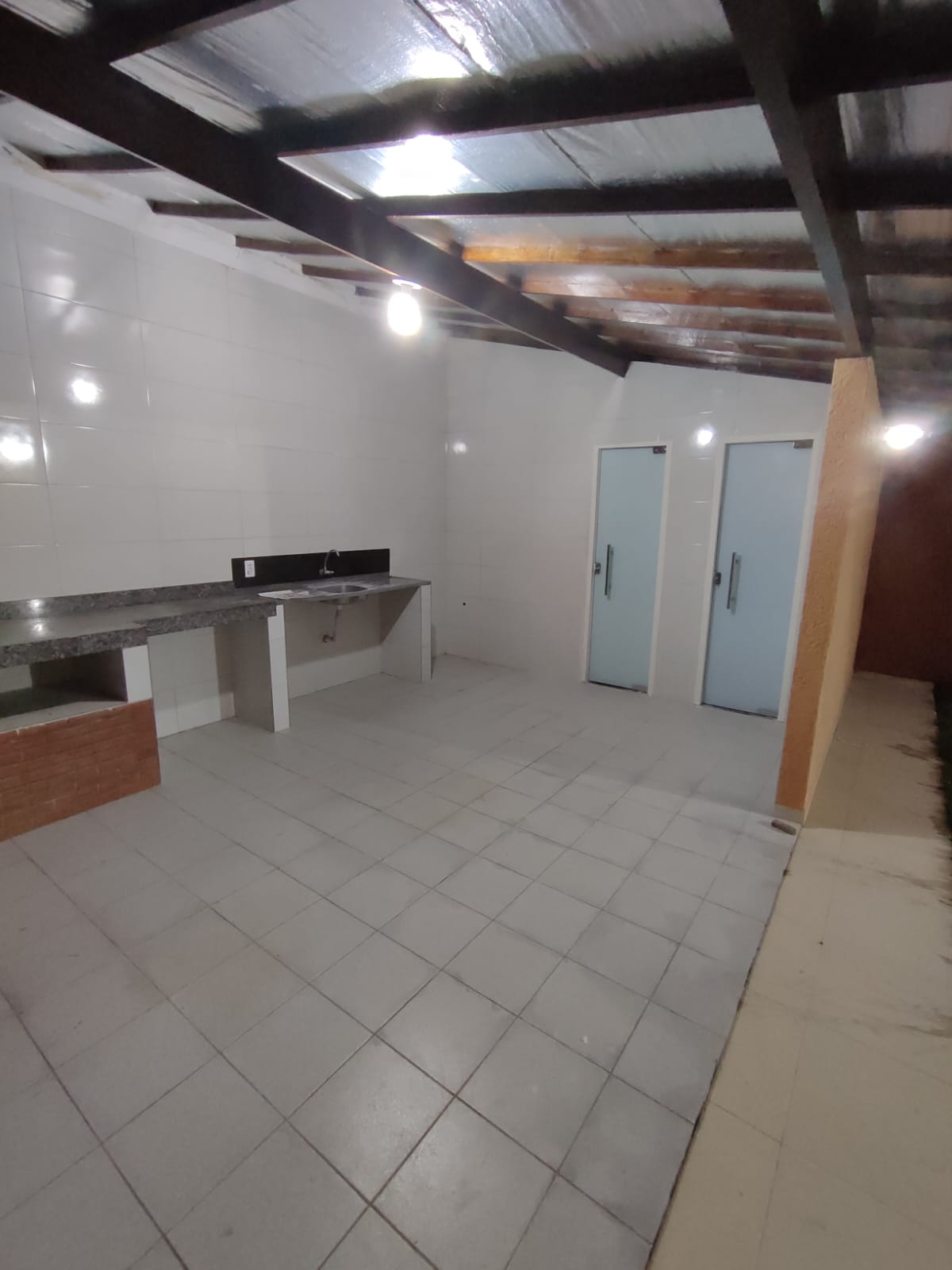 Aluga Casa Ampla com área gourmet no bairro Colonial