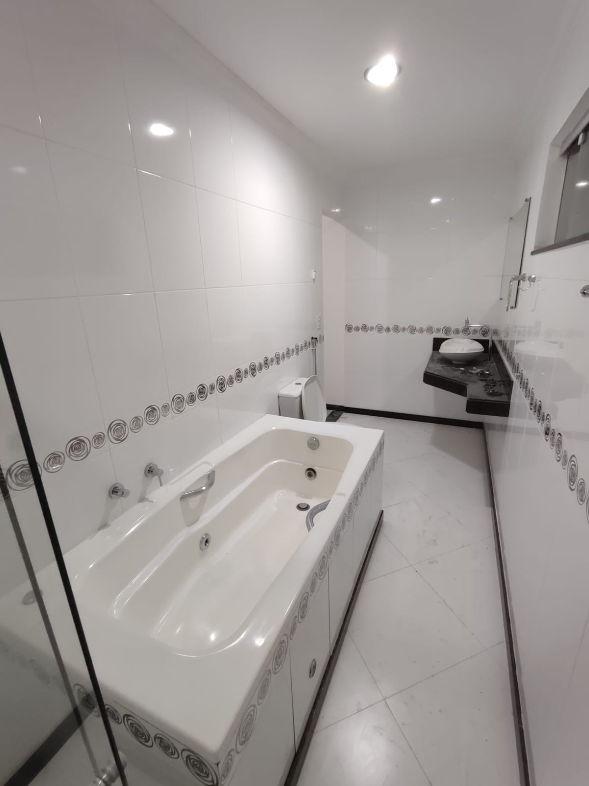 Aluga Casa Ampla com área gourmet no bairro Colonial