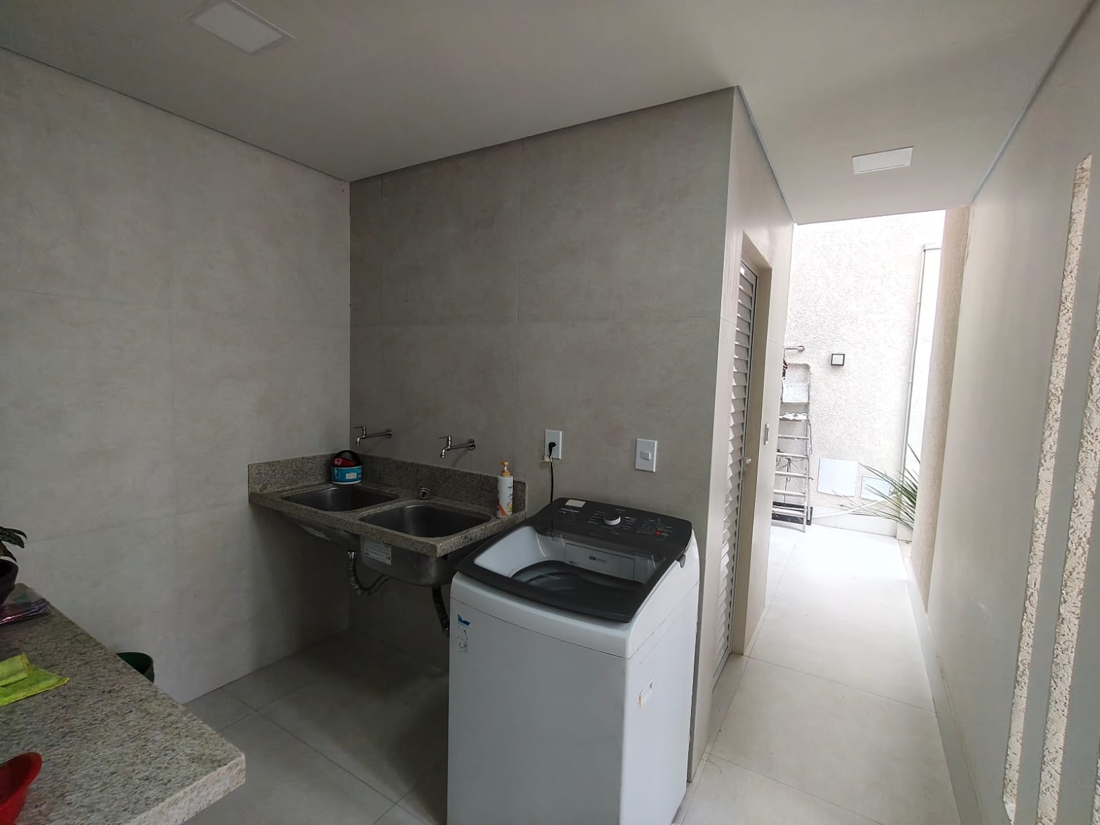 Vende Casa de Alto Padrão no bairro Centauro 