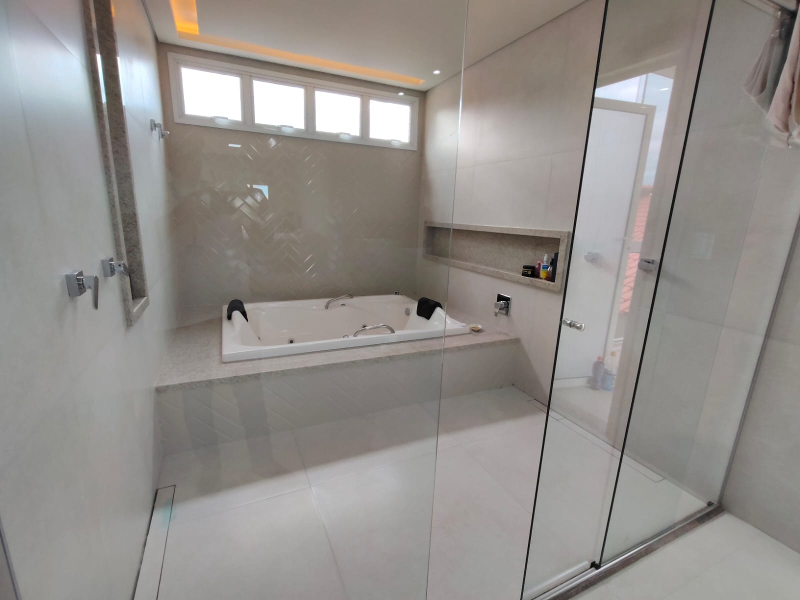 Vende Casa de Alto Padrão no bairro Centauro 