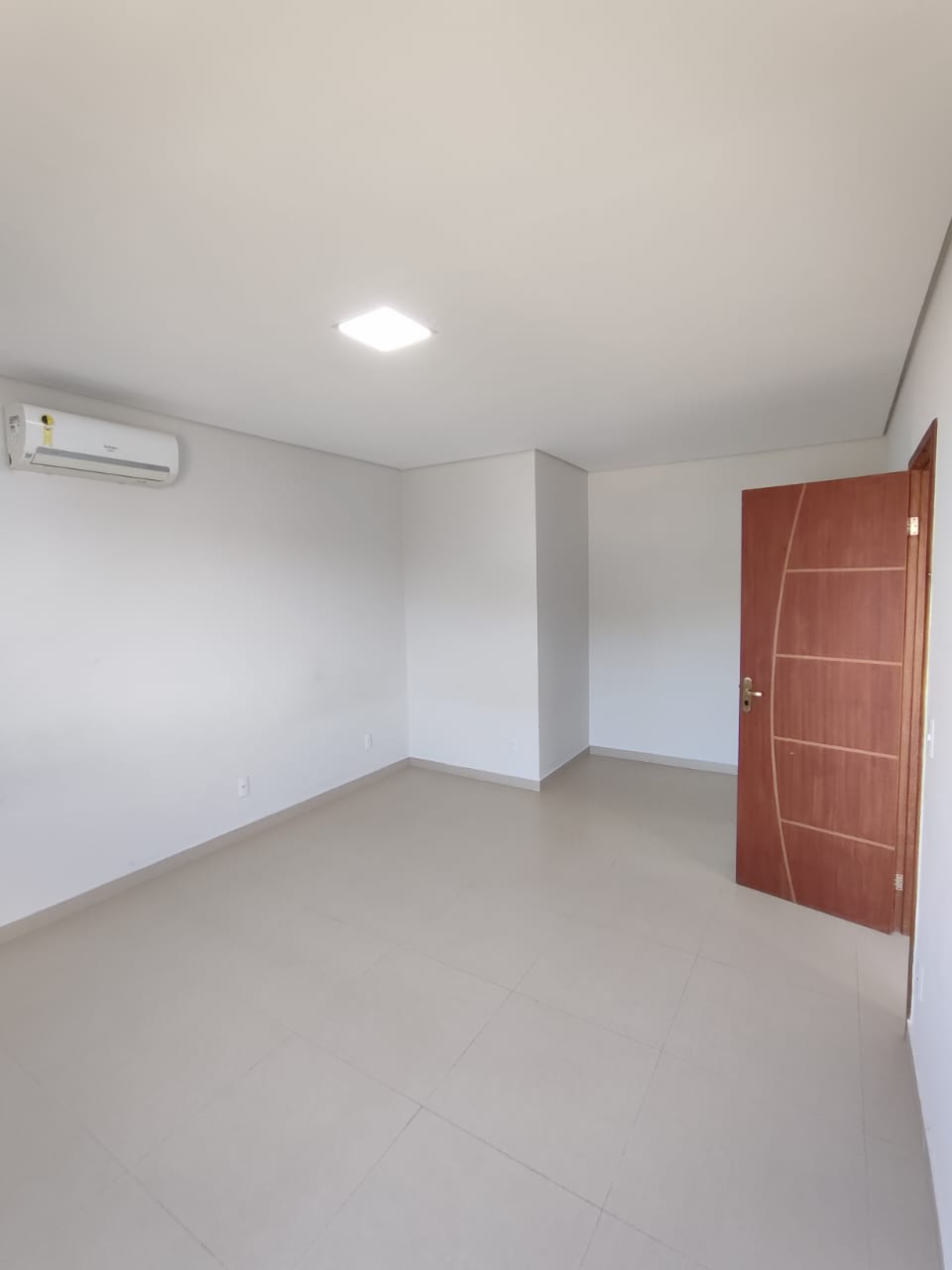 Aluga Apartamento com 3/4 no Centro (Próx. a faculdade Pitágoras -3º ANDAR)