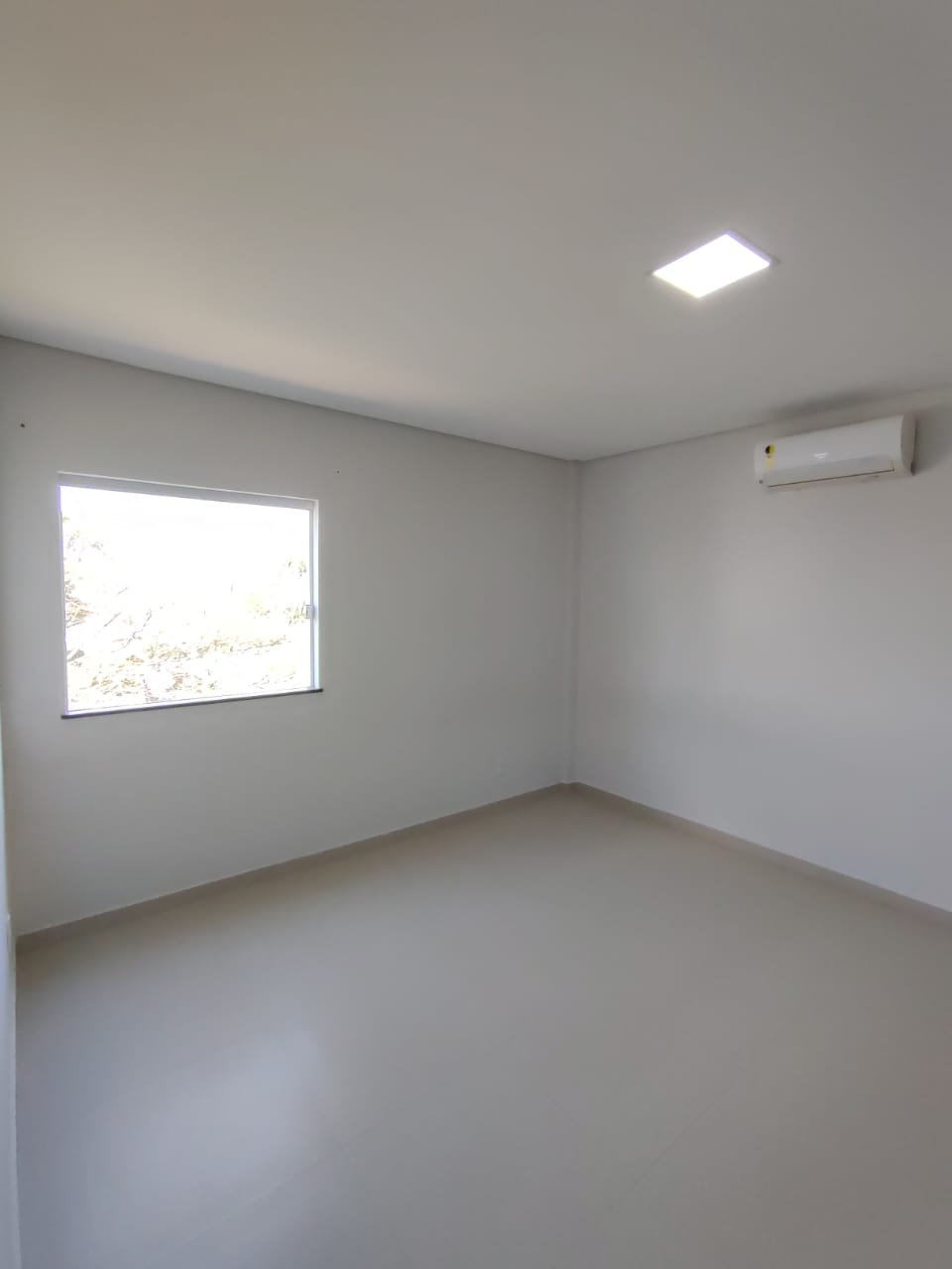 Aluga Apartamento com 3/4 no Centro (Próx. a faculdade Pitágoras -3º ANDAR)